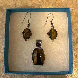 Beautiful tiger eye pendant, and earrings